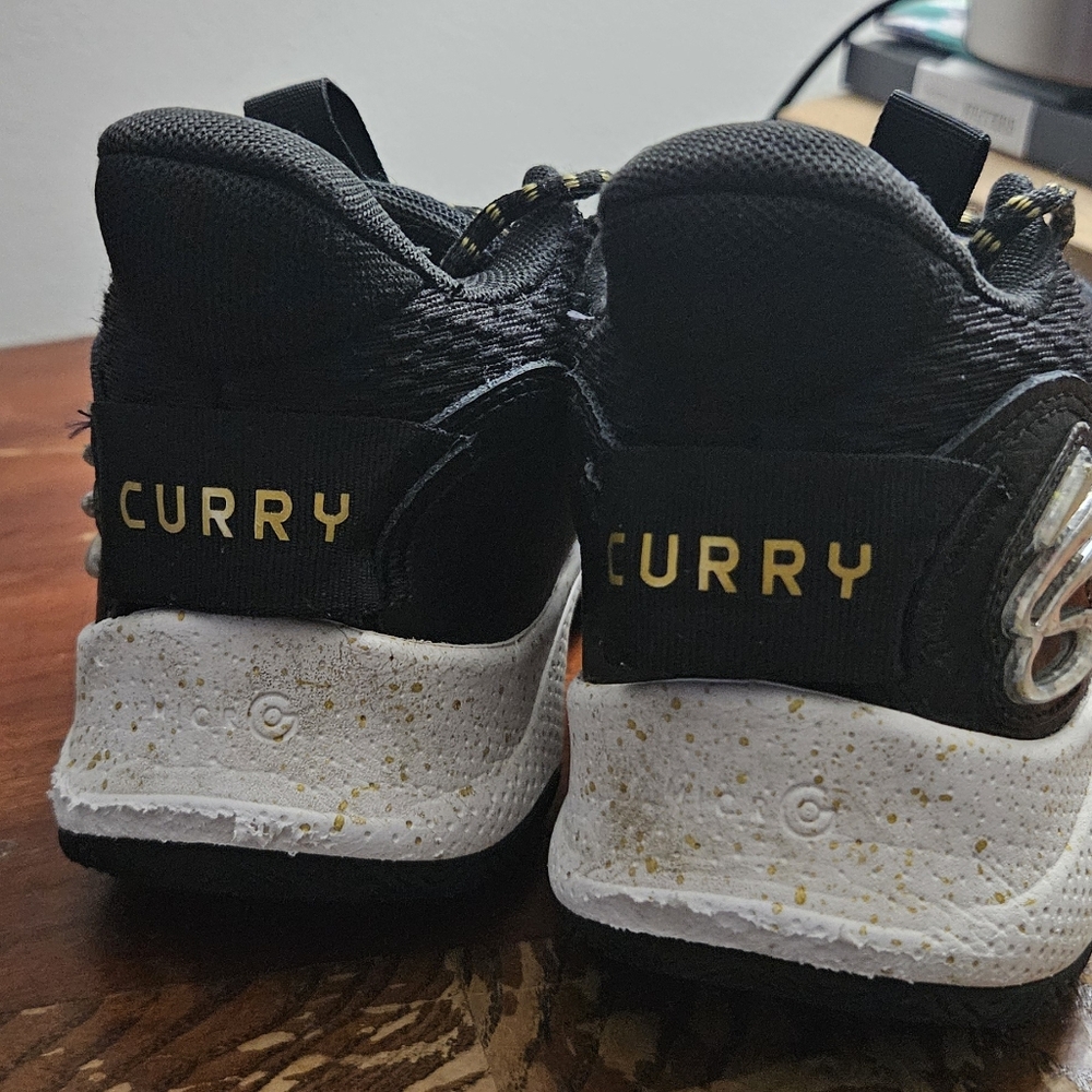 Under Armour Curry 3Z7 'Black Metallic Gold' | Youth Size 5 - Picture 5 of 7